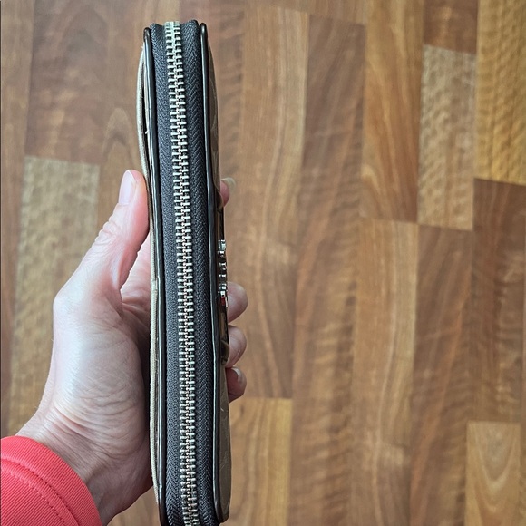 Vintage Coach Beige and Dark Brown Zip Wallet - Picture 6 of 16